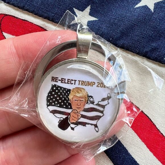 Reseller Bundle! Over 2.8 lbs TRUMP 2020 Collectible Keychains! Give as … - Picture 6 of 9